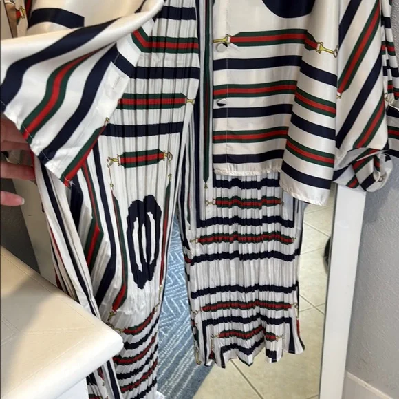 Elegant Silk Batwing Blouse and Pleated Bottom 2 Piece Set - Picture 11 of 13